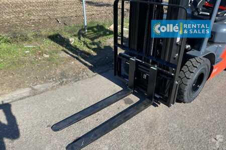 Dízel targoncák 2022  Toyota 8 FDF 25 | 2022 (9)