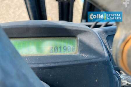 Dízel targoncák 2015  Yale GDP25 | 2015 (12)