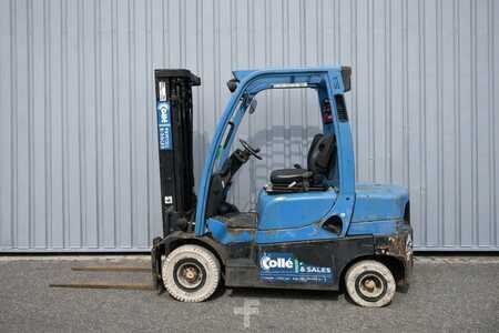 Dízel targoncák 2015  Yale GDP25 | 2015 (2)