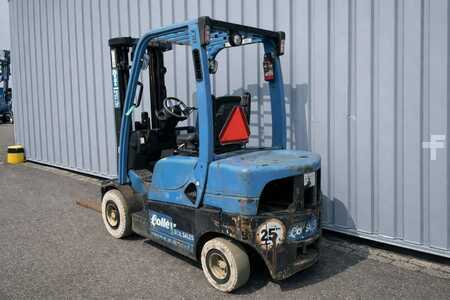 Dízel targoncák 2015  Yale GDP25 | 2015 (3)