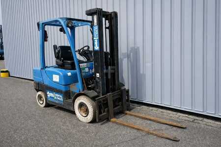 Dízel targoncák 2015  Yale GDP25 | 2015 (5)