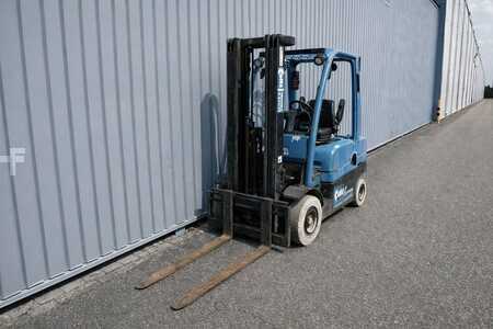 Dízel targoncák 2015  Yale GDP25 | 2015 (6)