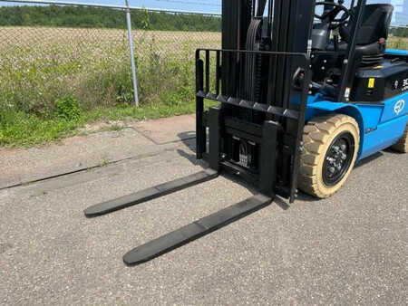Electric - 4 wheels 2021  EP Equipment EFL302 | 3T | LI-ION (6)