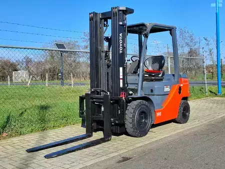 Dieselový VZV 2023  Toyota Tonero 52-8 FDF 25 | 2023 (1)