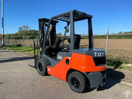 Wózki widłowe diesel 2022  Toyota 8 FD F 25 (2)