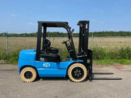 El truck - 4 hjulet 2021  EP Equipment EFL302 | 3T | LI-ION (1)
