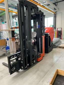 Schmalgangstapler 2019  Toyota VCE150E (1)