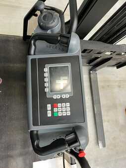 Schmalgangstapler 2019  Toyota VCE150E (2)