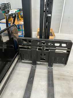 Schmalgangstapler 2019  Toyota VCE150E (3)