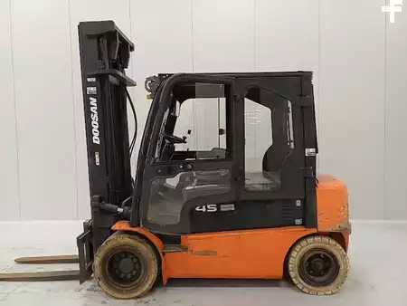 Eléctrico - 4 rodas 2018  Doosan B45X-5 (1)