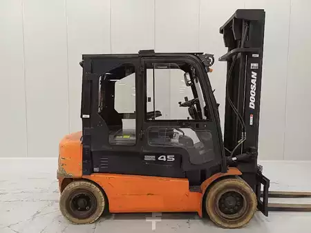 Eléctrico - 4 rodas 2018  Doosan B45X-5 (3)