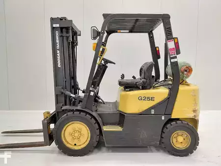 LPG heftrucks 2006  Daewoo 4212GE (1)