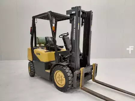 LPG heftrucks 2006  Daewoo 4212GE (2)