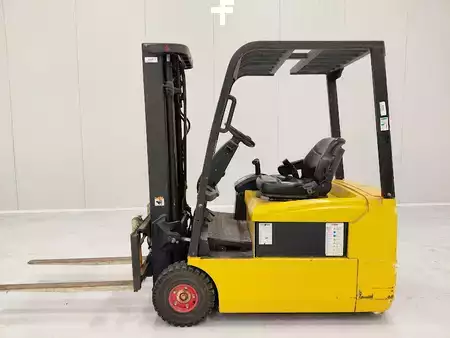 Eléctrica de 3 ruedas 2006  Yale ERP18ATF (1)