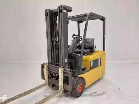 Eléctrica de 3 ruedas 2006  Yale ERP18ATF (2)