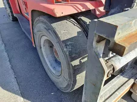 Chariots élévateurs diesel 2004  Kalmar DCE160-12 (14)