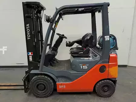 Empilhador a gás 2017  Toyota 02-8FGF15 (2)