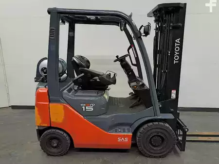 Empilhador a gás 2017  Toyota 02-8FGF15 (3)