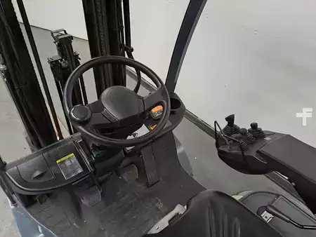 Empilhador a gás 2017  Toyota 02-8FGF15 (8)