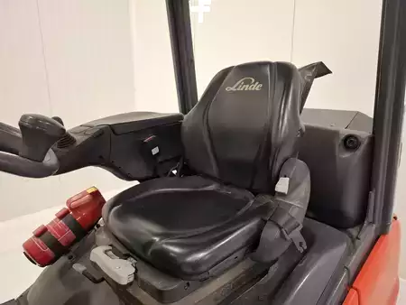 Chariots élévateurs GPL 2016  Linde H16T (10)