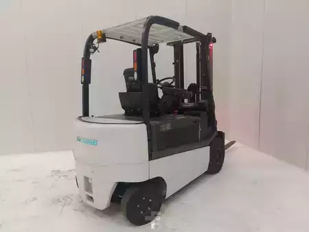 Elektryczne 4-kołowe 2015  Unicarriers G1Q2L25Q (2)