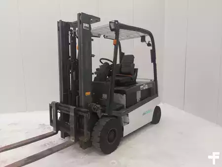 Elektryczne 4-kołowe 2015  Unicarriers G1Q2L25Q (3)