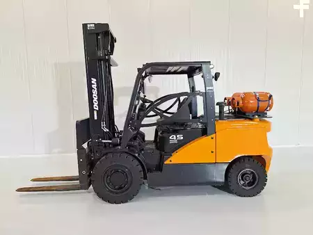 Carrelli elevatori GPL 2023  Doosan G45S-7 (1)