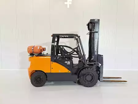 Carrelli elevatori GPL 2023  Doosan G45S-7 (2)