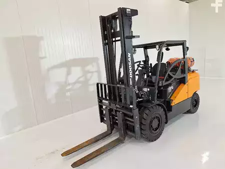 Carrelli elevatori GPL 2023  Doosan G45S-7 (4)