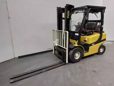 Wózki gazowe 2015  Yale GLP25VX (1)