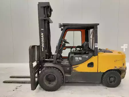 Carrelli elevatori diesel 2008  Doosan D55C-5 (2)