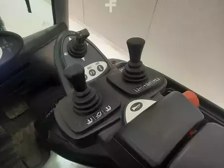 Chariots électriques à 4 roues 2019  Still RX 60-25 (10)