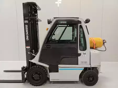 Empilhador a gás 2016  Unicarriers U1D2A25LQ (1)