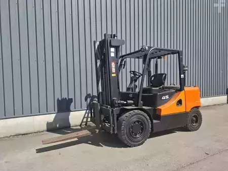 Diesel Forklifts 2012  Doosan D45SC-5 (1)