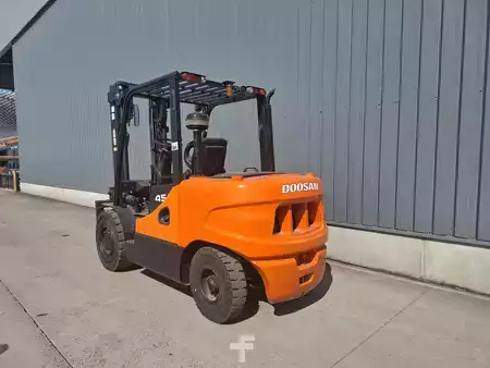 Diesel Forklifts 2012  Doosan D45SC-5 (3)