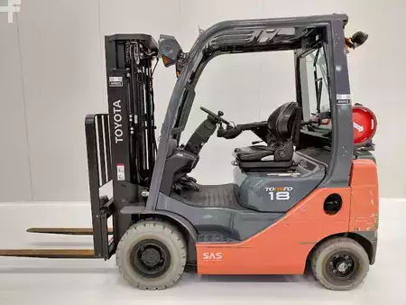 Wózki gazowe 2015  Toyota 02-8FGF18 (1)
