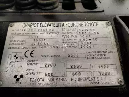 Chariots élévateurs diesel 2006  Toyota 62-7FDF30 (12)