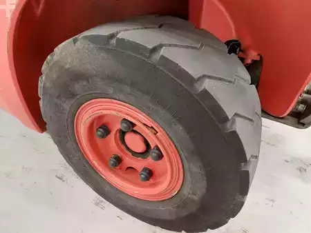 Dízel targoncák 2014  Linde H25D-02 (12)