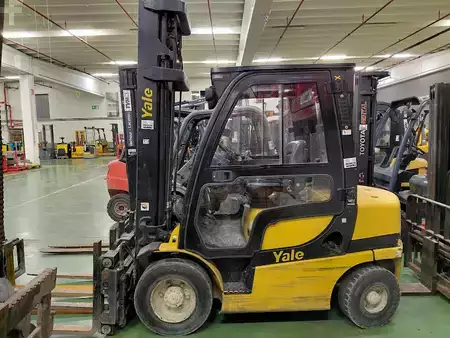 Dízel targoncák 2016  Yale GDP25VX (1)