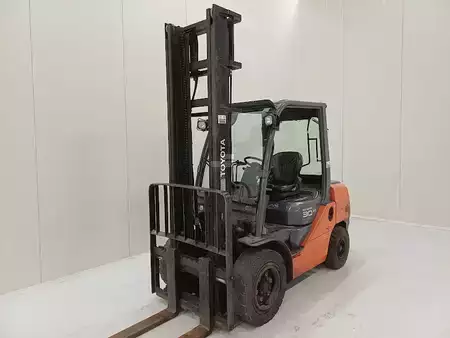 Dieselstapler 2012  Toyota 02-8FDF30 (1)
