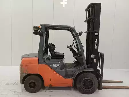 Dieselstapler 2012  Toyota 02-8FDF30 (3)