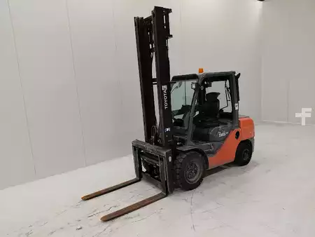 Carrelli elevatori diesel 2014  Toyota 02-8FDJF35 (3)