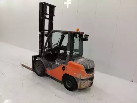 Carrelli elevatori diesel 2014  Toyota 02-8FDJF35 (4)
