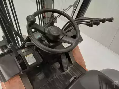 LPG Forklifts 2006  Toyota 42-7FGF25 (7)