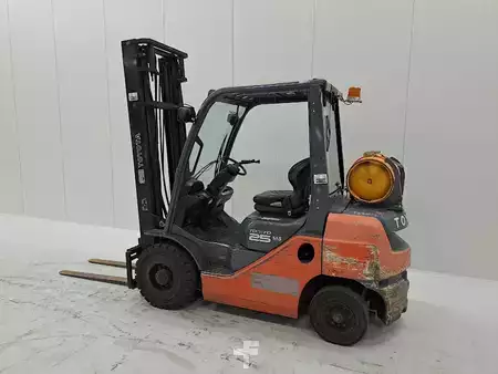 Treibgasstapler 2010  Toyota 02-8FGF25 (1)