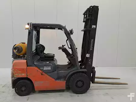 Treibgasstapler 2010  Toyota 02-8FGF25 (3)