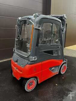 Elektryczne 4-kołowe 2019  Linde E16P-02 (4)