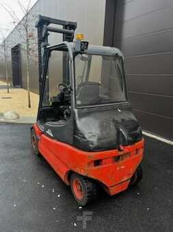 Chariots électriques à 4 roues 2004  Linde E25-02 (2)