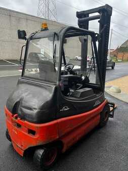 Chariots électriques à 4 roues 2004  Linde E25-02 (3)