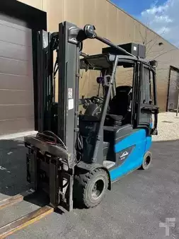 Eléctrica de 4 ruedas 2022  Linde E35HL-01 (2)